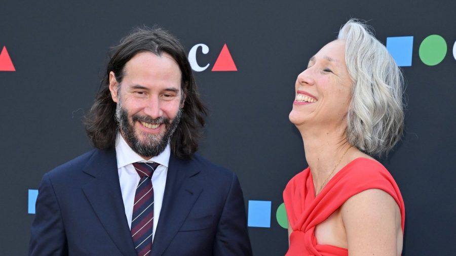 Keanu Reeves und Alexandra Grant haben Grund zum Strahlen. (smi/spot)