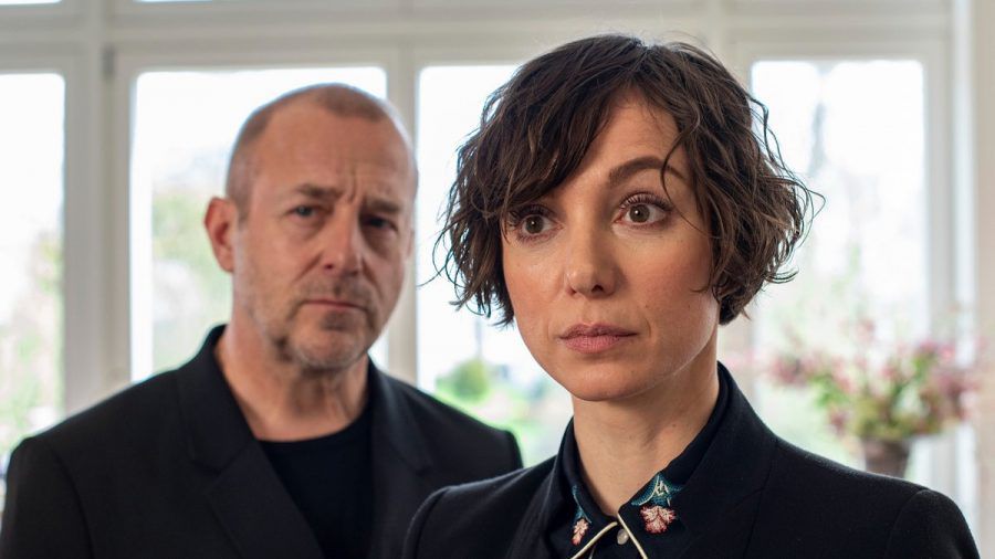 "Wer einmal stirbt, dem glaubt man nicht": Clara (Julia Koschitz) und Ulf (Heino Ferch) kommen einer Täuschung auf die Spur. (cg/spot)