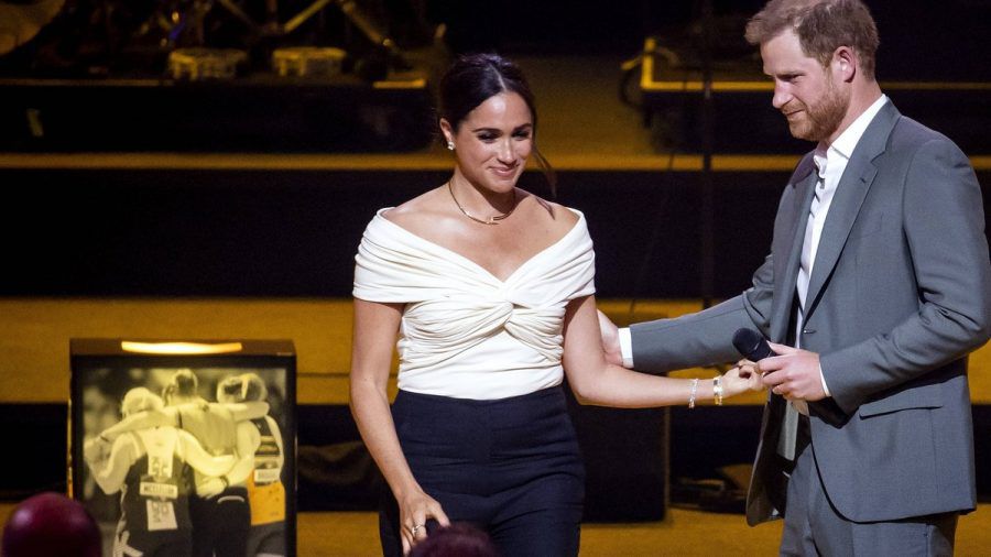 Herzogin Meghan bei einem Auftritt mit ihrem Mann Prinz Harry. (hub/spot)
