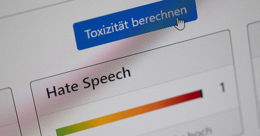 Die Polizei hat bundesweit Durchsuchungen gestartet nach einer Welle des Hasses im Netz gegen die Polizei.