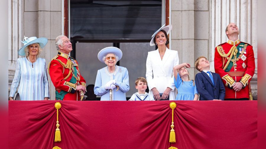 Die Royals auf dem Balkon des Buckingham Palastes. (hub/spot)