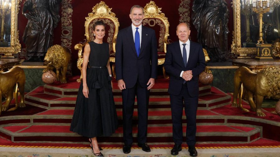 Königin Letizia und König Felipe von Spanien neben Bundeskanzler Olaf Scholz (r.). (eee/spot)