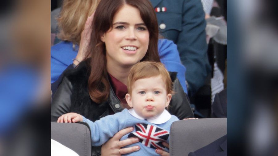 Prinzessin Eugenie und ihr Sohn August verfolgten den Festzug zum Thronjubiläum. (tae/spot)