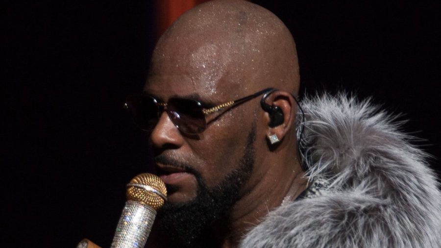 R. Kelly wurde zu einer Haftstrafe von 30 Jahren verurteilt. (mia/spot)