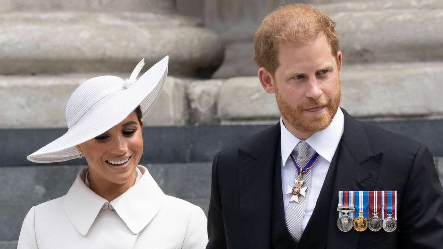 Prinz Harry und Herzogin Meghan: Ihr Treffen mit der Queen war offenbar ein sehr kurzes Vergnügen. (stk/spot)