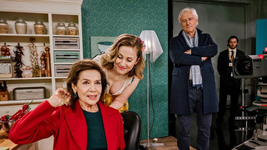 "Lang lebe die Königin": Rose (Hannelore Elsner, l.), ihr Lebensgefährte Werner Wittich (Günther Maria Halmer) und Tochter Nina (Marlene Morreis). (cg/spot)