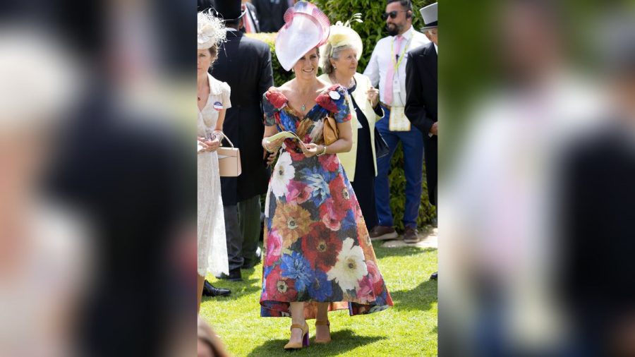 Sophie von Wessex in ihrer floralen Ascot-Robe. (jom/spot)