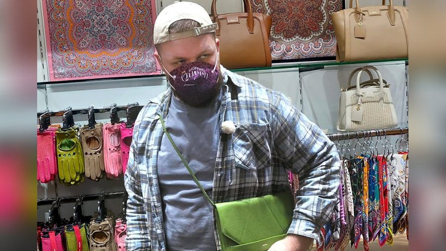 Andreas kämpft mit vier weiteren Kandidaten um die "Shopping"-Krone. (obr/spot)