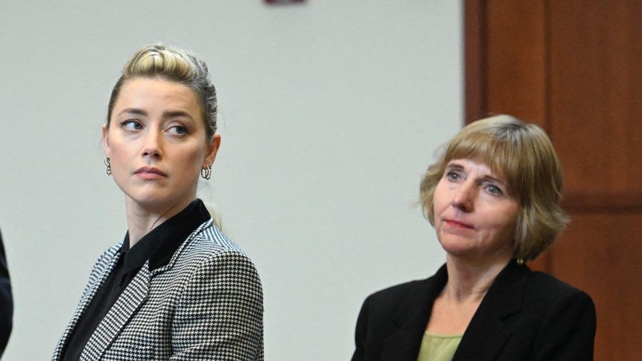 Amber Heard und ihre Anwältin Elaine Bredehoft. (stk/spot)