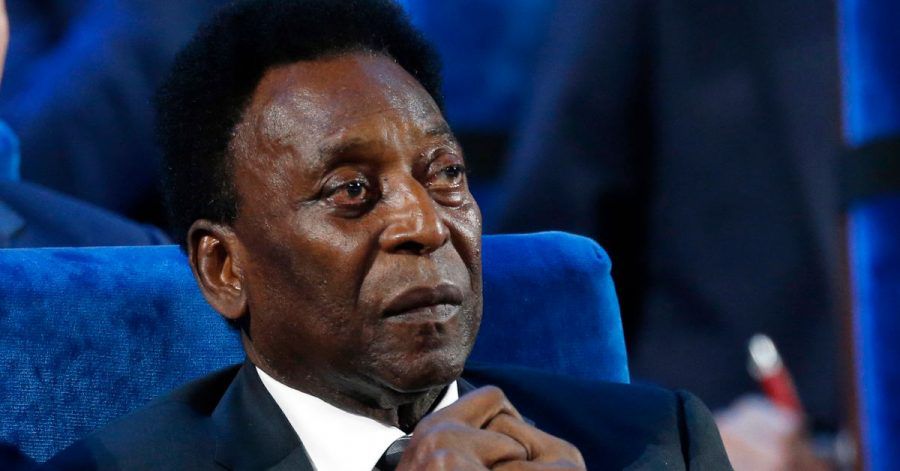 Der Brasilianer Pelé nimmt an der Auslosung der Fußball-Weltmeisterschaft 2018 im Kreml in Moskau teil.