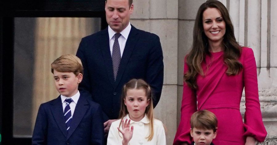 Der britische Prinz William, seine Frau Kate und ihre Kinder George (l),  Charlotte und Louis bei Platinjubiläum der Queen.