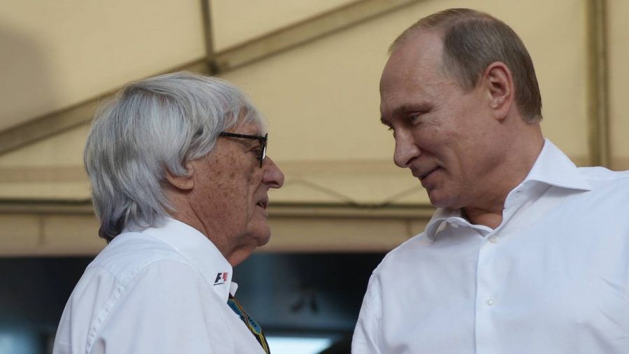 Bernie Ecclestone (l.) mit Wladimir Putin im Jahr 2014. (wue/spot)