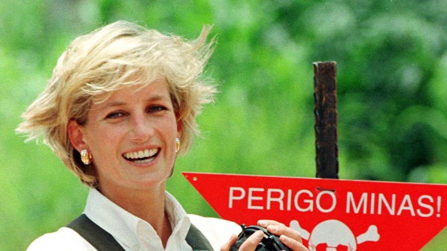 Prinzessin Diana setzte sich gegen Landminen in Angola ein. In solchen Momenten war das große Interesse an ihrer Person ein Geschenk. (ili/spot)