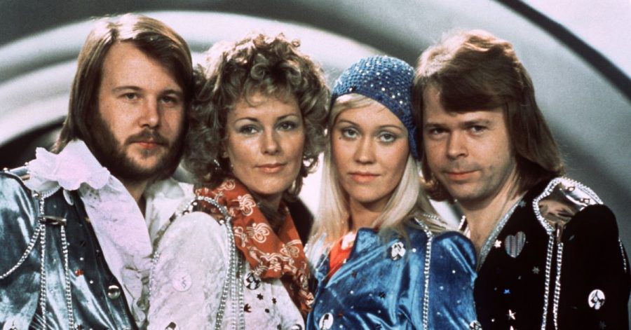 Benny Andersson (l-r), Annafrid Lyngstad, Agnetha Fältskog und Björn Ulvaeus, beim Grand Prix d'Eurovision de la Chanson 1974.