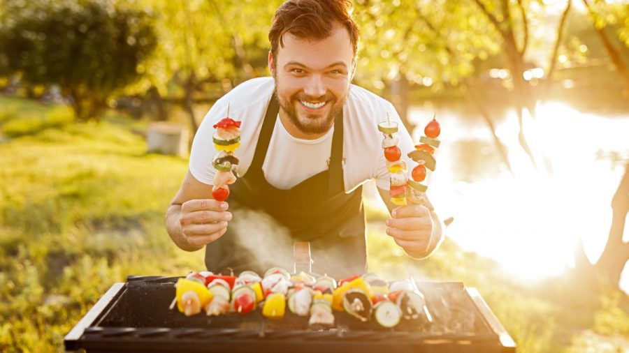 Auch beim Grillen sollte man auf Umwelt und Tierwohl Acht geben. (eee/spot)