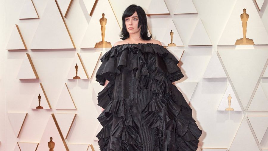 Billie Eilish auf dem roten Teppich der diesjährigen Oscar-Verleihung. (eee/spot)