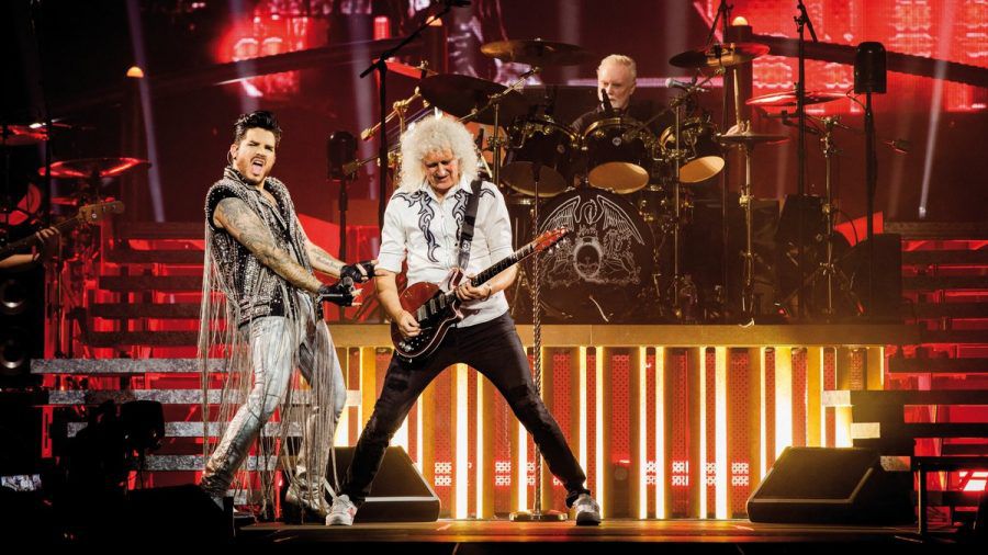 Adam Lambert (l.) mit Queen-Gitarrist Brian May (M.) und Schlagzeuger Roger Taylor. (amw/tae/kms/spot)