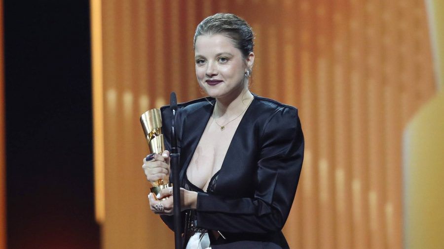 Jella Haase hat für "Lieber Thomas" in der Kategorie "Beste weibliche Nebenrolle" beim Deutschen Filmpreis gewonnen. (wue/spot)