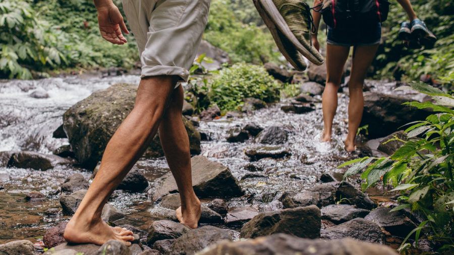 Das Barfußwandern hat viele gesundheitliche Vorteile. (ncz/spot)