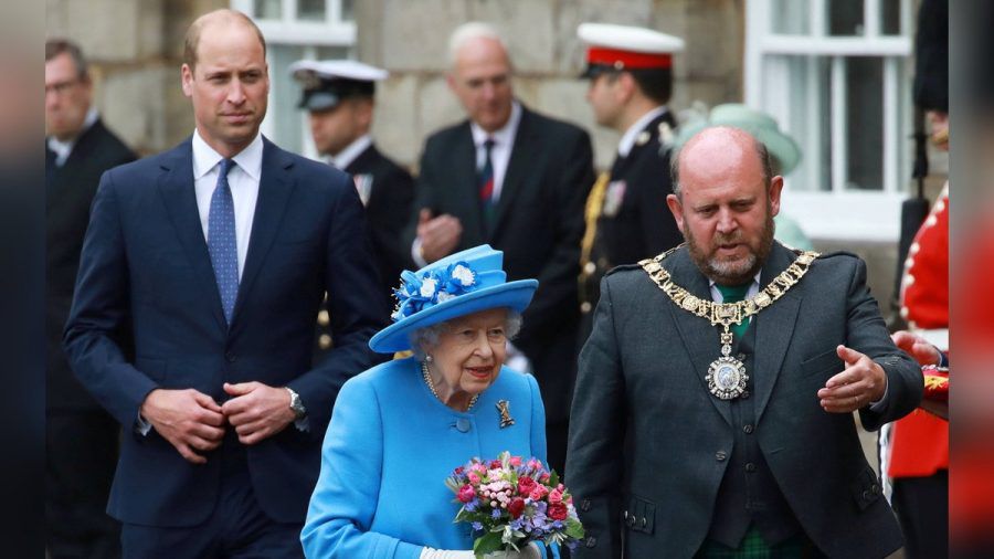 Unter anderem ließ die Queen ein Foto von sich und Enkel William bei der Ceremony of the Keys im Juni 2021 im Holyroodhouse Palast in Edinburgh, Schottland, posten. (ili/spot)