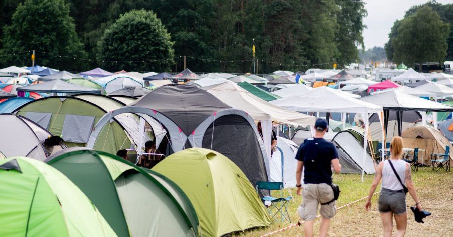Zahlreiche Zelte stehen auf dem Campingplatz  des Hurricane Festivals.