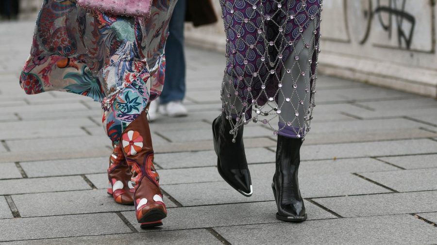 Ob bunt, einfarbig, mit kurzem oder langem Schaft: Cowboystiefel sind diesen Sommer ein Must-have. (eee/spot)
