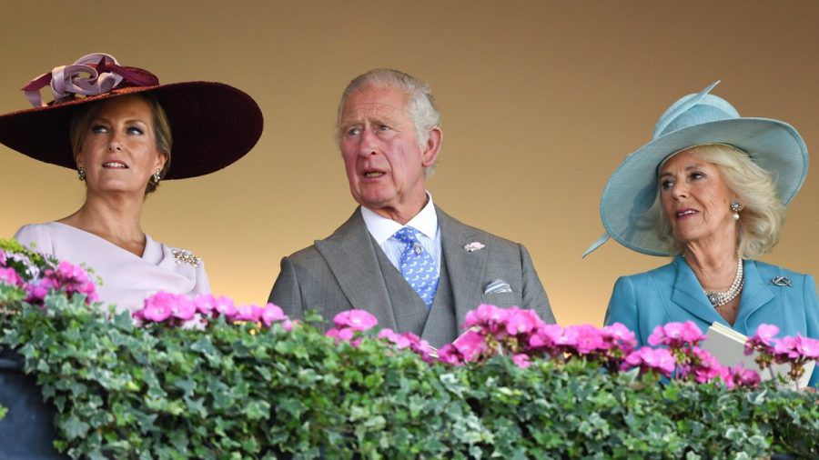 Sophie von Wessex (l.), Prinz Charles und Herzogin Camilla am ersten Tag des Royal Ascot. (ncz/spot)