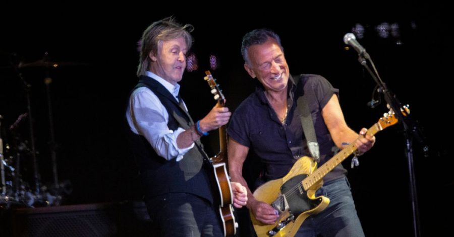 Zwei Legenden auf der Bühne: Paul McCartney (l) und Bruce Springsteen.