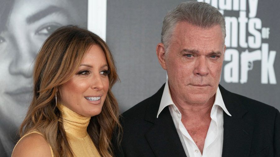Ray Liotta und seine Verlobte Jacy Nittolo auf einem Event in New York. (wue/spot)