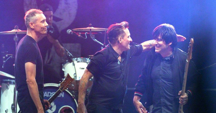 Die Berliner Punkrock-Band Die Ärzte, Farin Urlaub (v.l.n.r.), Bela B und Rod Gonzales.