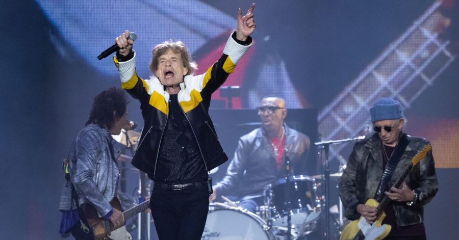 Gitarrist Ron Wood (l-r), Sänger Mick Jagger, Schlagzeuger Steve Jordan und Gitarrist Keith Richards.