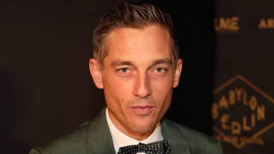 Volker Bruch bei einem Auftritt in Berlin. (hub/spot)