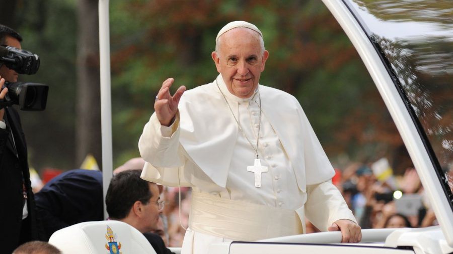 Papst Franziskus hatte in den vergangenen Monaten mit Knieproblemen zu kämpfen. (aha/spot)