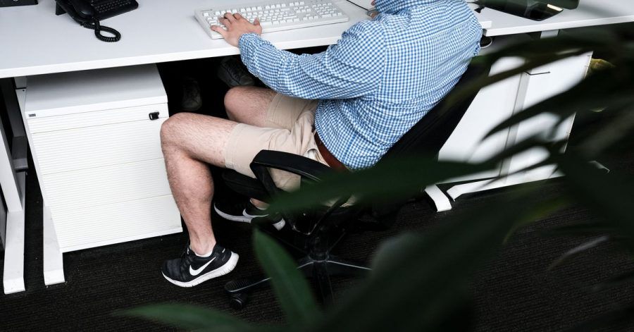 Kurze Hosen im Büro waren früher undenkbar, aber die Zeiten wandeln sich.