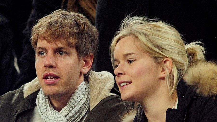Eines der ganz wenigen gemeinsamen Bilder in der Öffentlichkeit: Sebastian Vettel mit seiner damaligen Freundin Hanna Prater im Jahr 2012 im Stadion des FC Barcelona. (dr/spot)