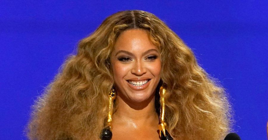 Beyoncé meldet sich mit neuen Songs und Fotos zurück.