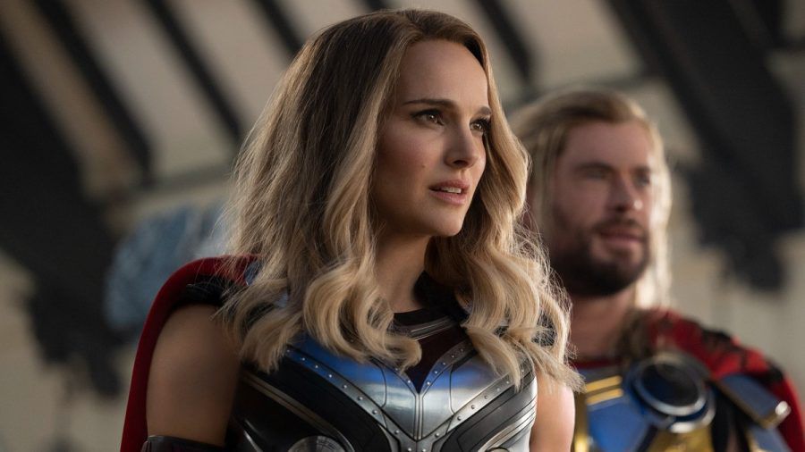 Natalie Portman schlüpft in "Thor: Love and Thunder" selbst ins Superheldenkostüm. (aha/spot)