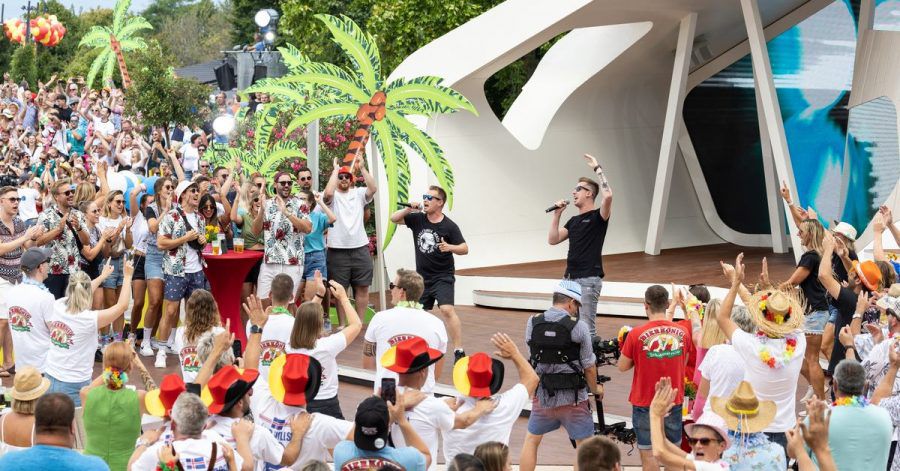 Das Schlager-Duo DJ Robin & Schürze im «ZDF-Fernsehgarten».