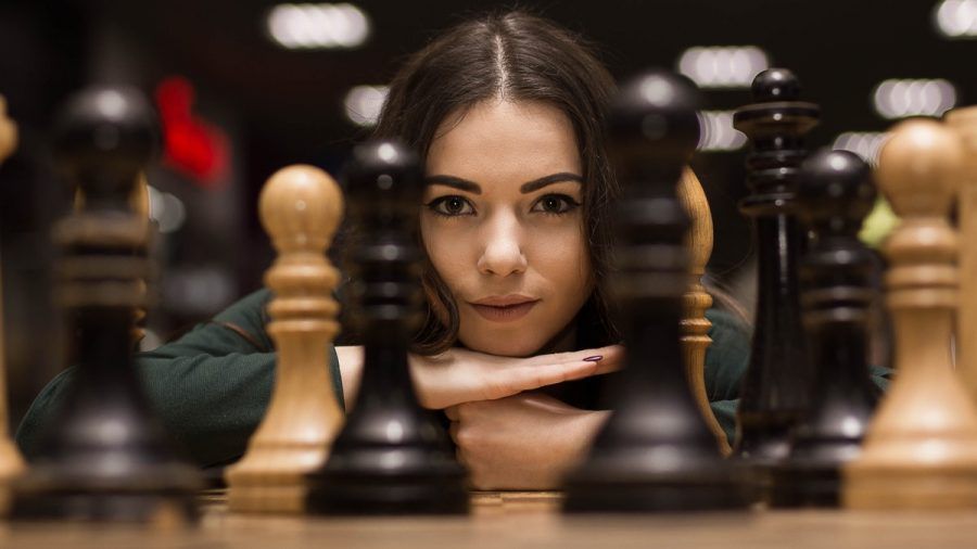 Augen auf beim Bauerntausch! Diese Apps helfen, lästige Fehler beim Schach abzustellen. (elm/spot)