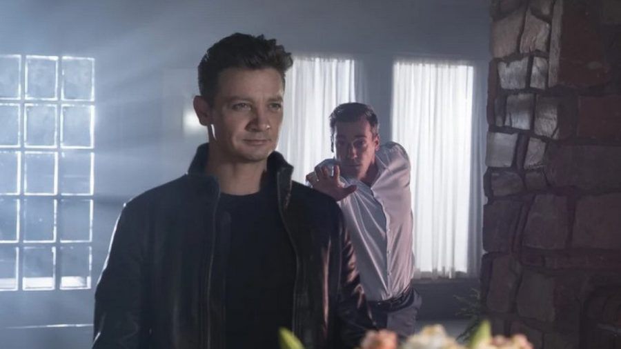 "Catch Me!": Bob Callahan (Jon Hamm, r.), glaubt, Jerry Pierce (Jeremy Renner) endlich fangen zu können. (cg/spot)