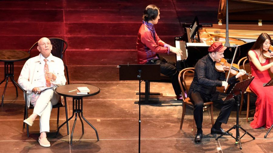 John Malkovich bei seinem Auftritt im Theater am Dienstag im tschechischen Schloss Kromeriz. (ili/spot)