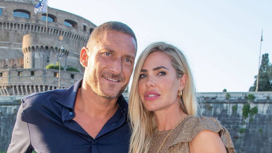 Sind kein Liebespaar mehr: Francesco Totti und seine Noch-Ehefrau Ilary Blasi haben sich getrennt. (dr/spot)