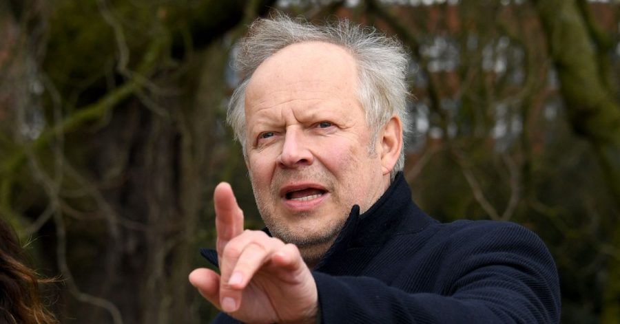 Für Axel Milberg als Kommissar Borowski wird es laut. Er ermittelt in Wacken.