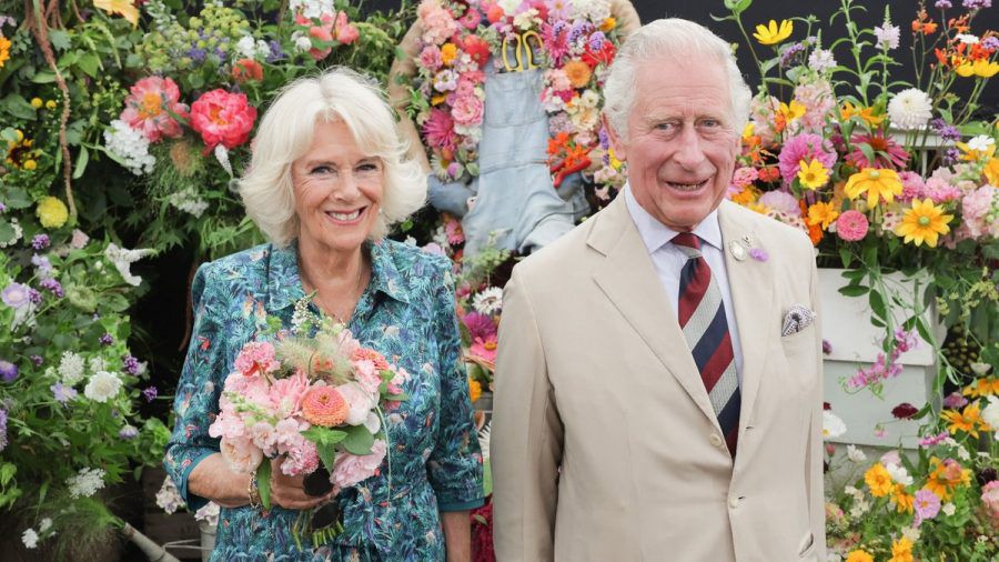 Herzogin Camilla und Prinz Charles besuchten eine Blumen-Ausstellung in Sandringham. (tae/spot)