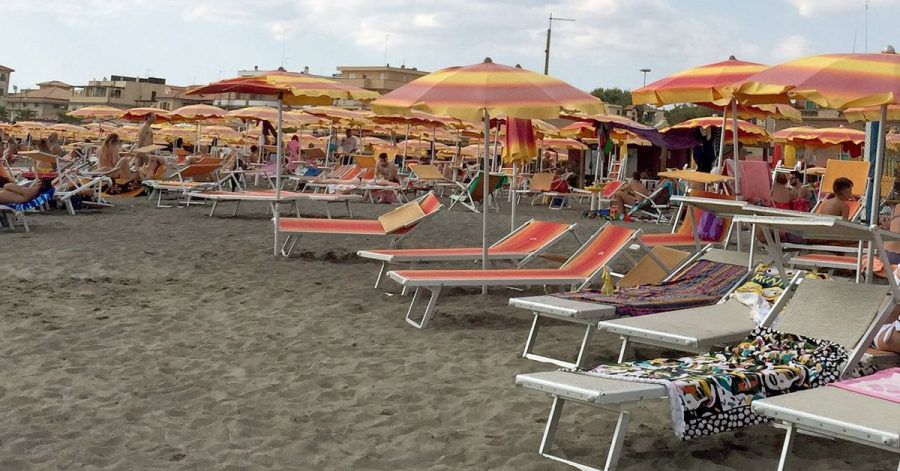 Viele Urlauber "reservieren" ihre Sonnenliege mit einem Handtuch.