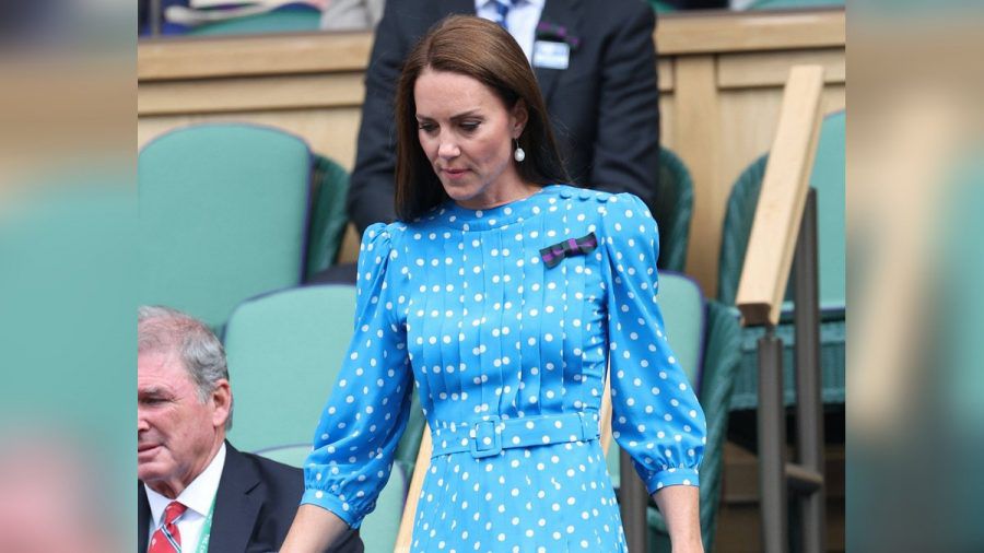 Herzogin Kate im gepunkteten Vintage-Kleid beim Tennisturnier in Wimbledon. (ncz/spot)