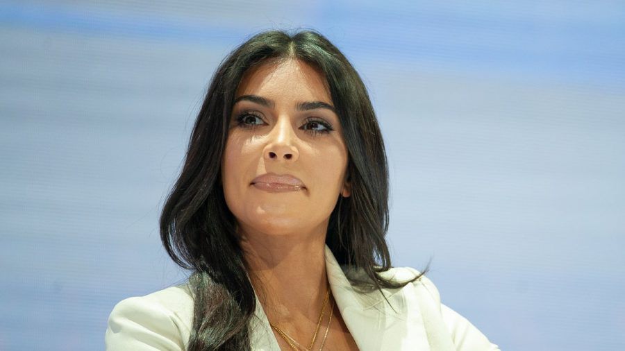 Kim Kardashian protestiert gegen das Abtreibungsurteil. (hub/spot)