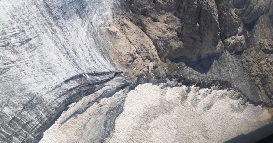 Die neue, 200 Meter lange und zwischen 25 und 35 Meter breite Spalte an der Marmolata in Norditalien, dem höchsten Berg der Dolomiten.
