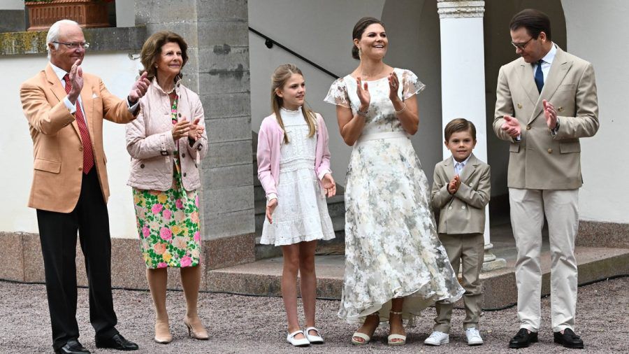 Die schwedische Königsfamilie hat den Ehrentag von Kronprinzessin Victoria (3.v.r.) sichtlich genossen. (eee/spot)