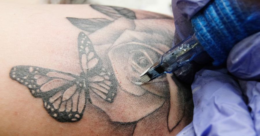 Jeder fünfte Erwachsene in Deutschland hat ein Tattoo und noch viel mehr Menschen finden Tätowierungen schön.